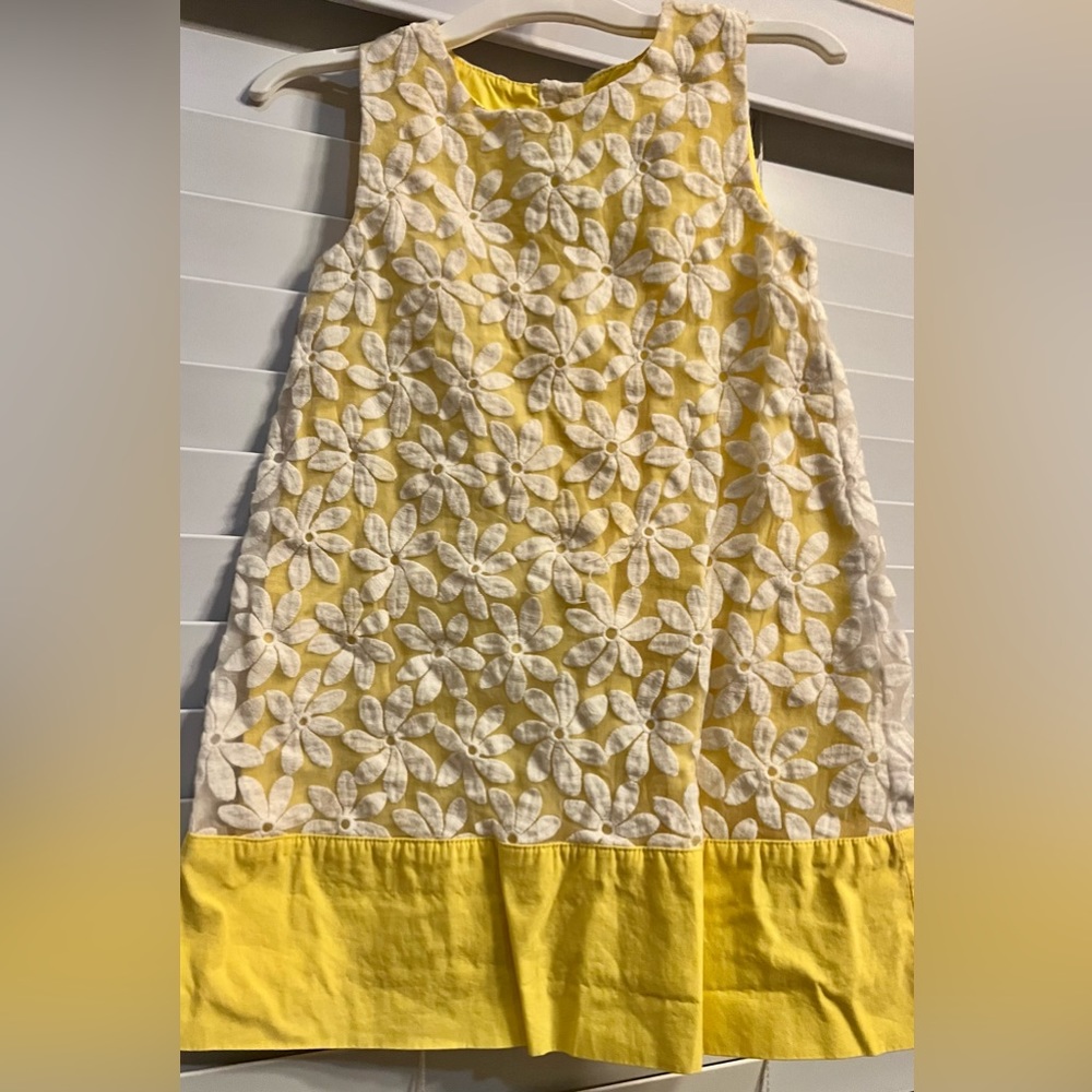 Adorable lace daisy yellow dress 4T